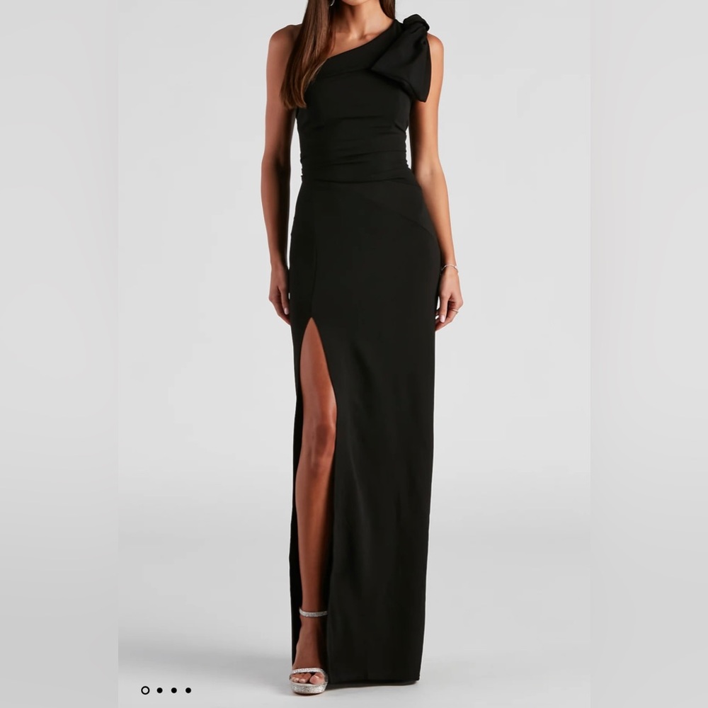 One shoulder bow crepe dress
